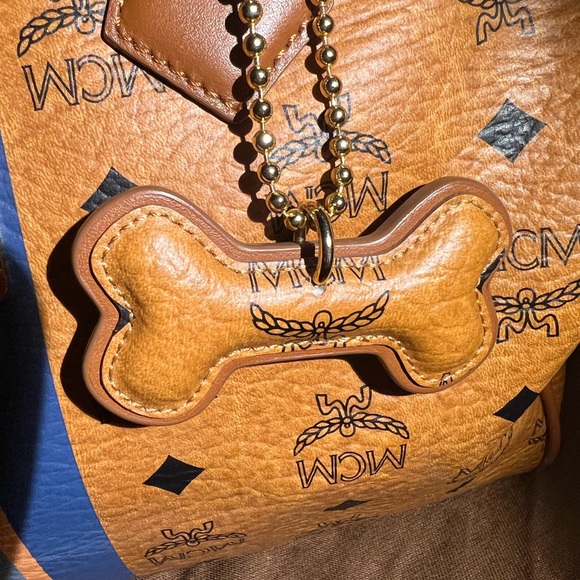 MCM Limited Edition Striped Boston Bag in Cognac Visetos Coated Canvas - Picture 4 of 16